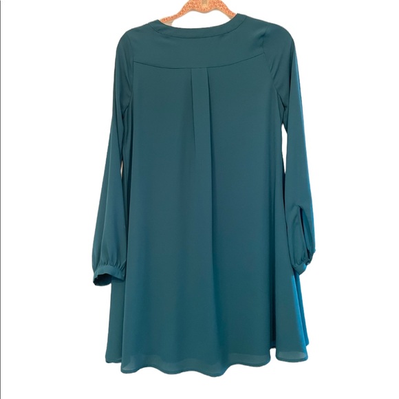 New w/ Tags Express -Dark Green Dress w/ Key Hole Cut Out on Neck Line Size XS - Picture 2 of 8